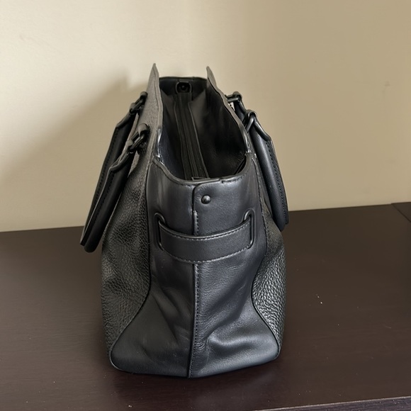 COACH Swagger 27 Glovetanned Leather
Satchel Black Purse Blackend Hardware Logo - Picture 6 of 10